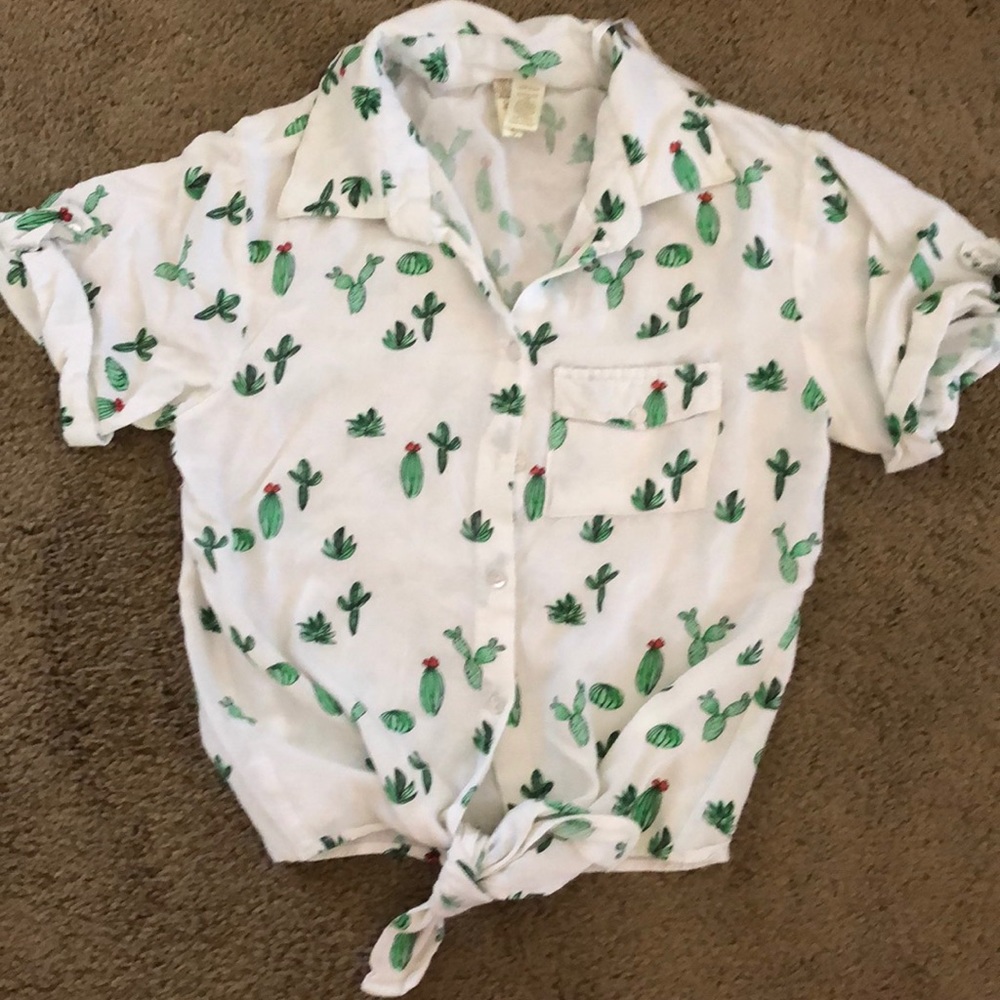 Button up, tie front cactus 🌵 design blouse